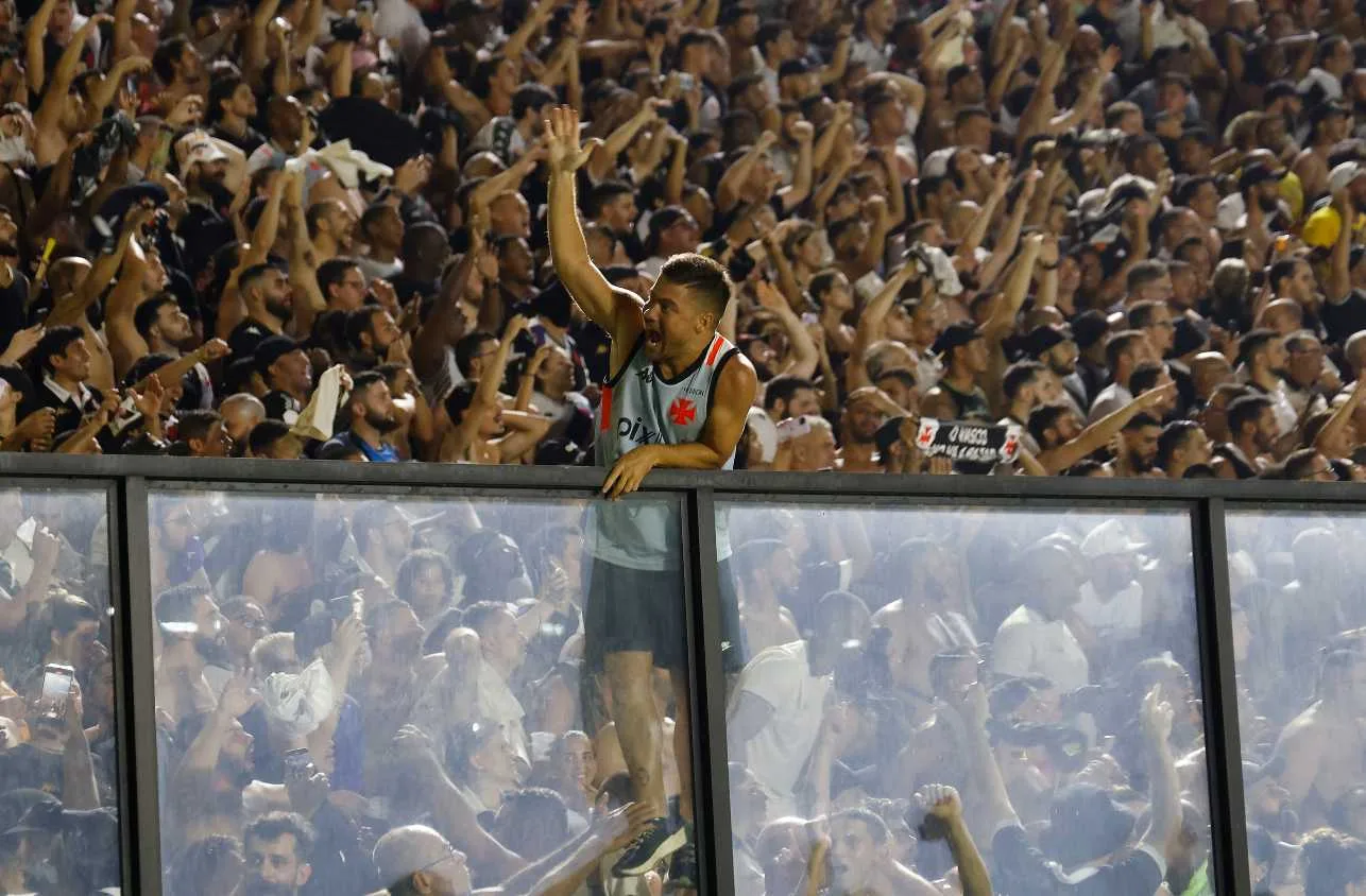 Vegetti deixa a sua marca e amplia para o Vasco contra o Água Santa; veja