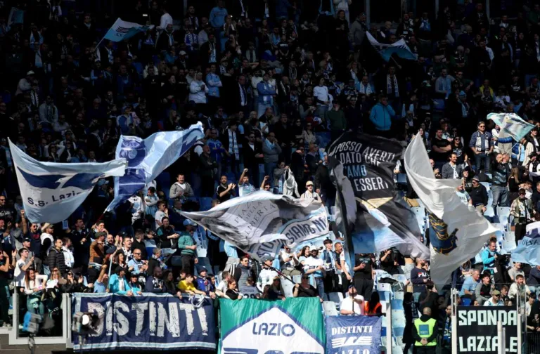 Torcedores da Lazio exaltam Hitler antes de jogo contra o Bayern de Munique na Champions