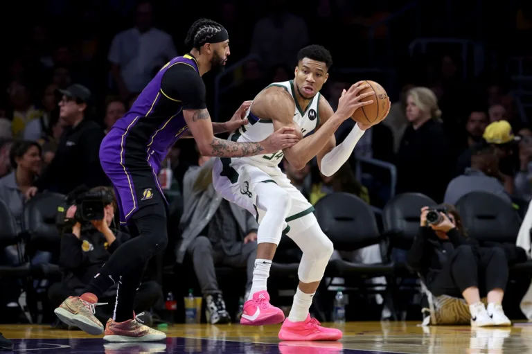 Bucks x Lakers, Warriors e mais: confira os jogos da NBA hoje (26)