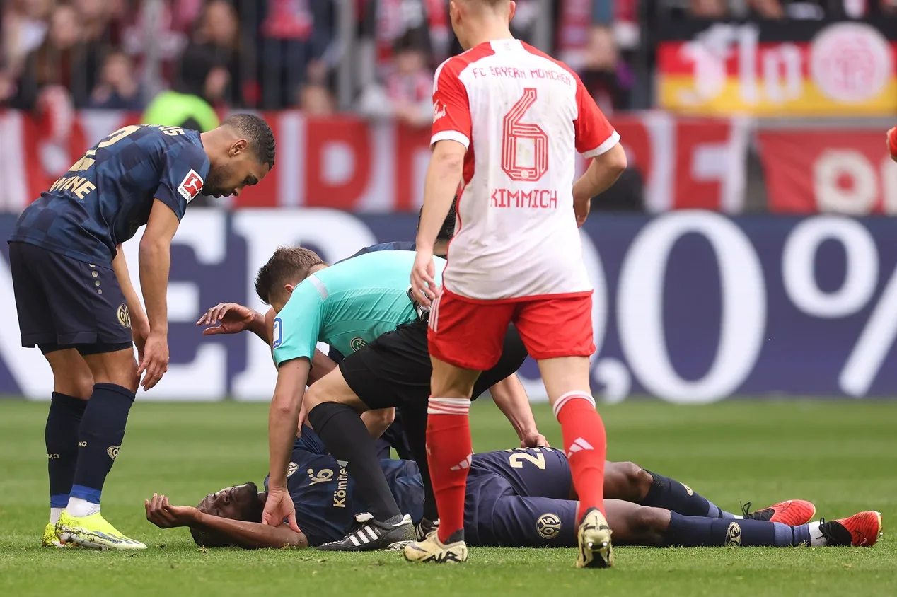 Árbitro salva a vida de jogador em partida da Bundesliga; veja detalhes
