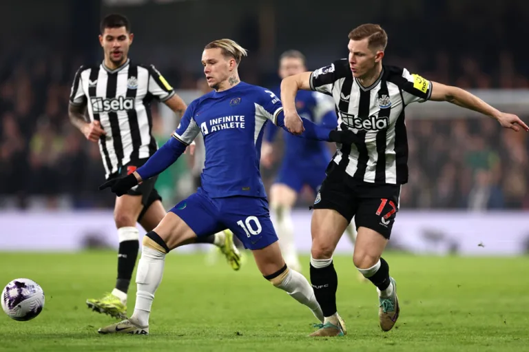 Com golaço de Mudryk, Chelsea bate o Newcastle na Premier League