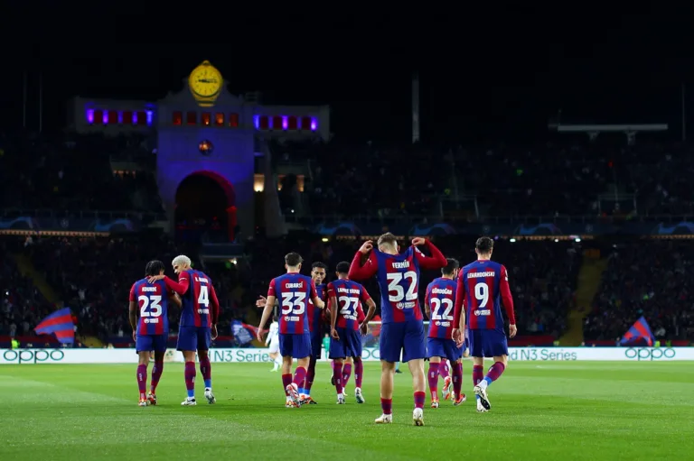 Barcelona faz bom primeiro tempo, vence o Napoli e avança na Champions League