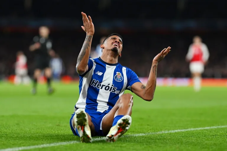 Dupla convocada pela seleção brasileira perde pênalti em Arsenal x Porto na Champions League