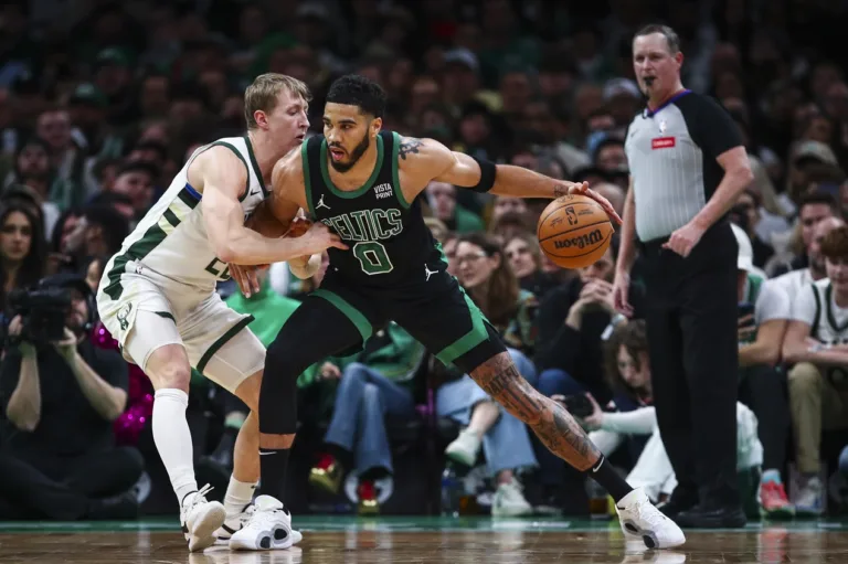 NBA: Celtics suportam pressão e vencem os Bucks em casa