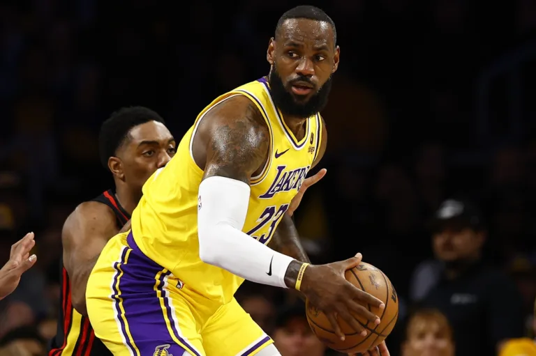 Clippers x 76ers, Lakers e mais: confira os jogos da NBA hoje (24)