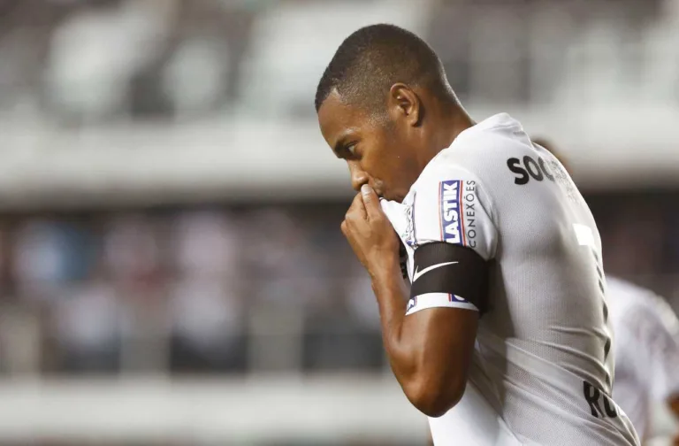 Dorival Júnior se manifesta sobre Robinho e Daniel Alves: “Sinto por todos”