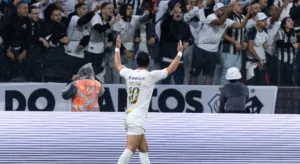 Ex-Corinthians, Giuliano fala sobre jogar na Neo Química Arena pelo Santos