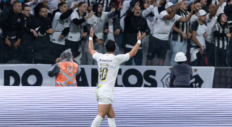 Ex-Corinthians, Giuliano fala sobre jogar na Neo Química Arena pelo Santos