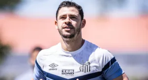 Após dois meses, Giuliano volta a marcar pelo Santos no Paulistão