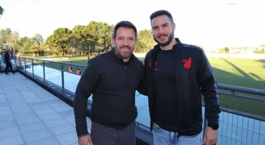 Léo Coelho aceita proposta do Botafogo e deixa o Athletico-PR