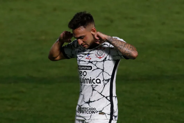 Após possível troca com o Botafogo, Gustavo Mosquito deve ficar no Corinthians