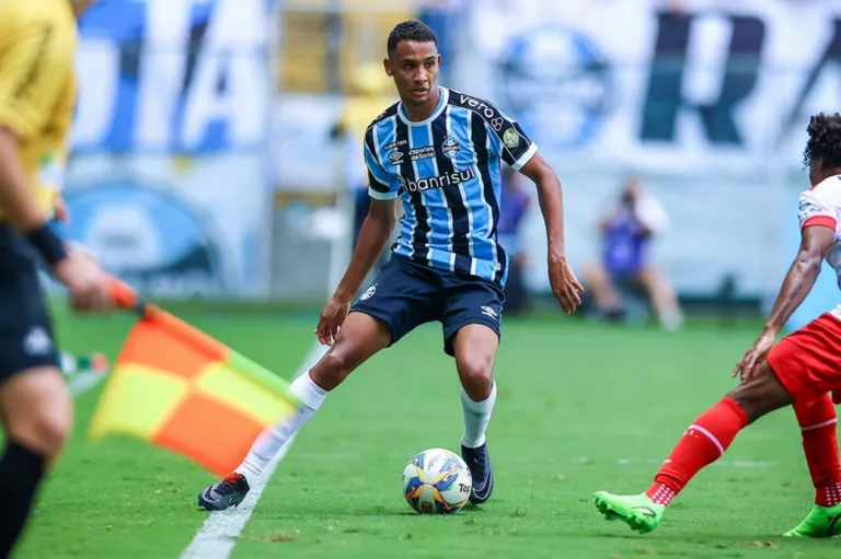 Jogador do Grêmio é destaque na mídia espanhola: “Joia gaúcha”