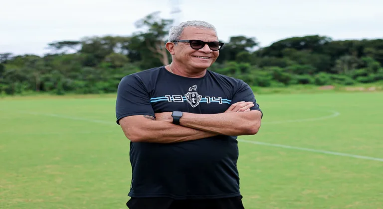 Paysandu nega proposta por Hélio dos Anjos e negocia saídas de jogadores 