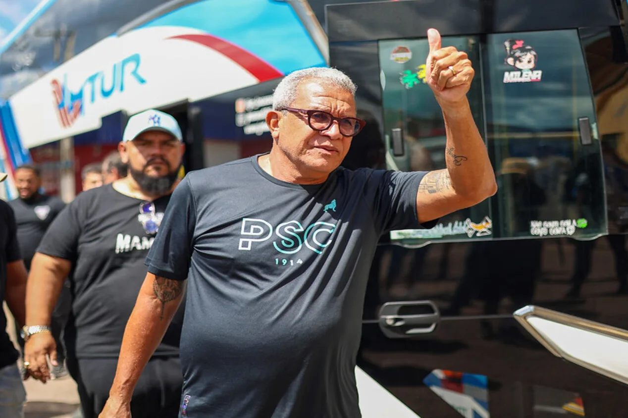 Hélio dos Anjos elogia jogadores do Paysandu após vitória: “Merecem aplausos” 