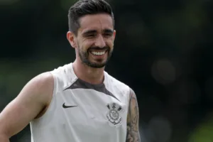 Corinthians deve ter duas novidades entre relacionados contra o Santo André