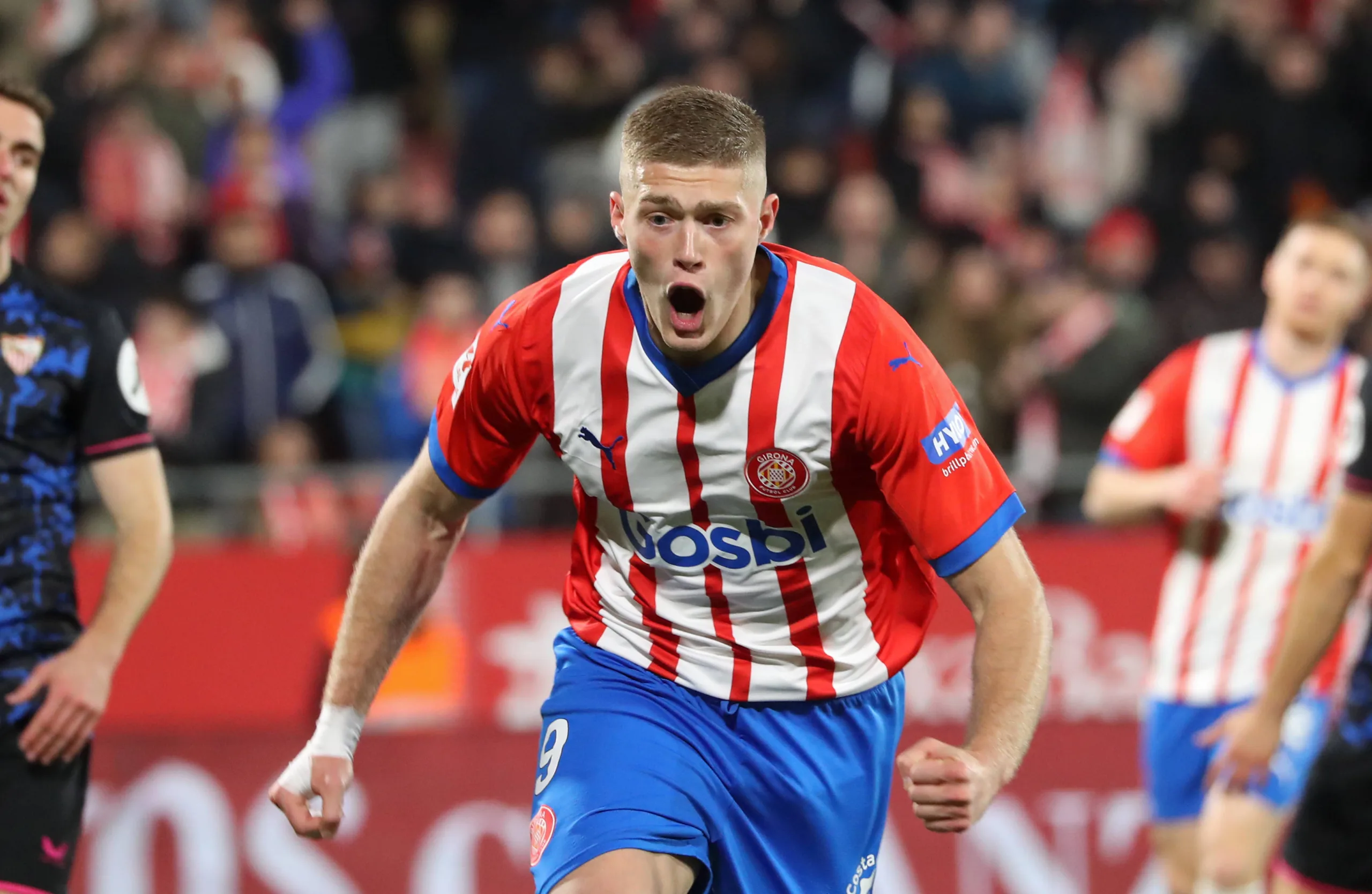 Chelsea quer gastar milhões para contratar atacante do Girona e zagueiro do Newcastle