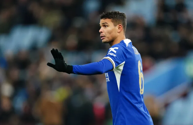 Chelsea procura sucessor de Thiago Silva
