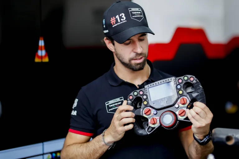 Pilotos da Fórmula E citam dificuldades em mudança de motor e campeão mundial elege Rubens Barrichello como maior ídolo