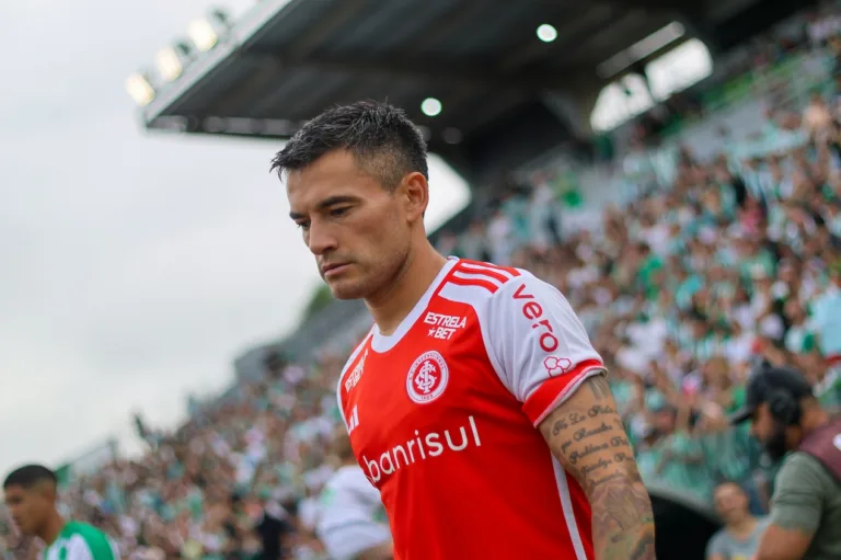 Baldasso aponta candidato a sair do time do Internacional: “Há três jogos não joga nada”