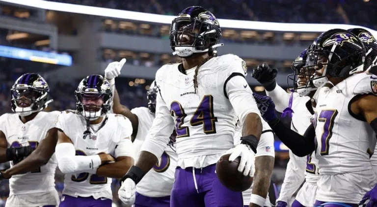 NFL: Panthers acertam contratação de Jadeveon Clowney