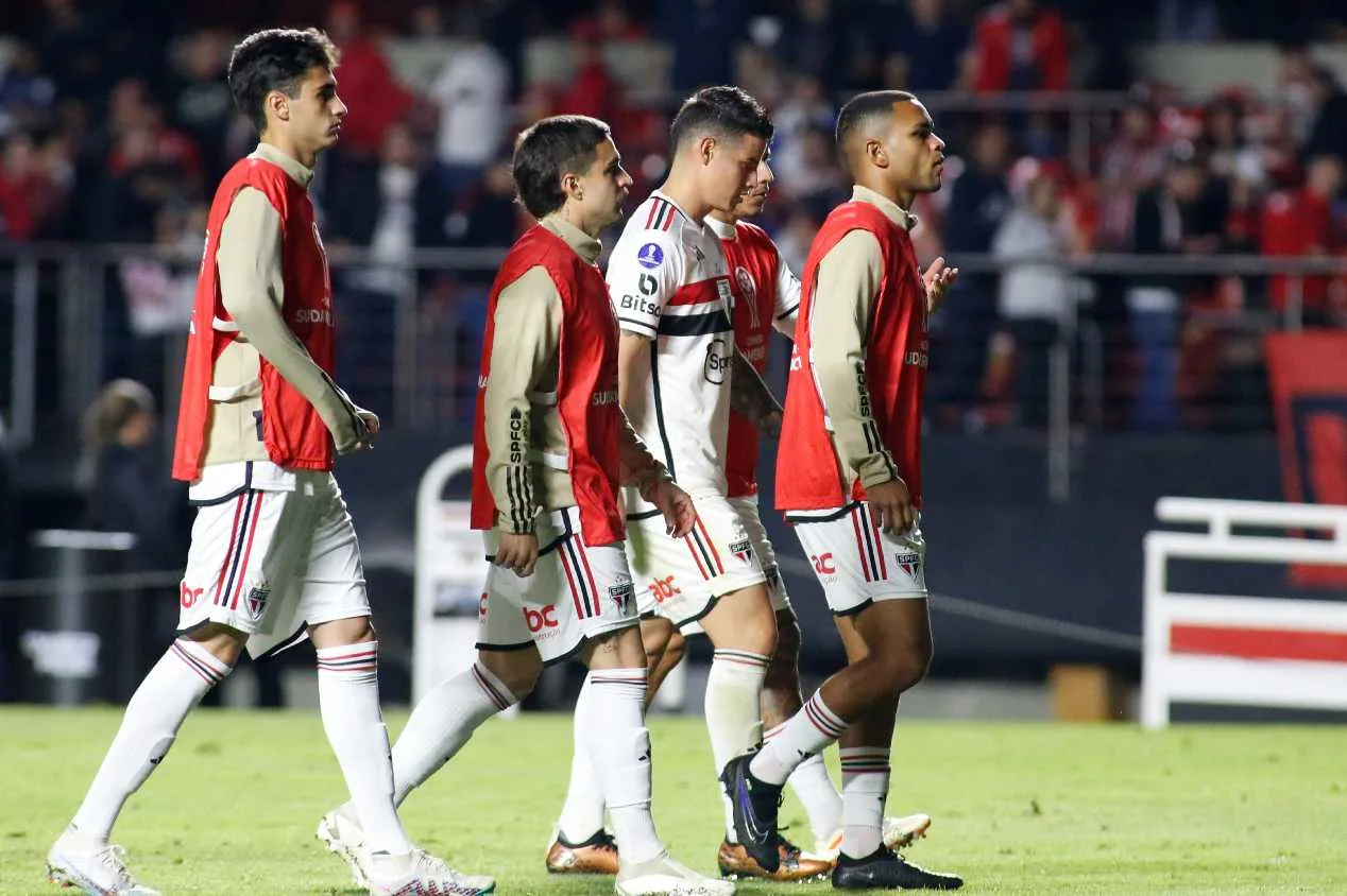 Benja crava jogador que está de “sacanagem” no futebol brasileiro hoje: “Não joga nada”