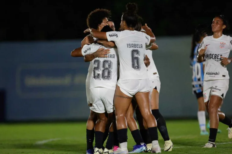 Primeira rodada do Brasileirão Feminino tem vitória do Corinthians e chuva de empates