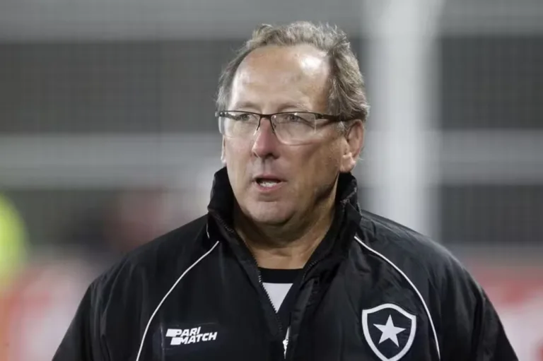 PVC compara John Textor com Eurico Miranda e dispara: “Não está ajudando”