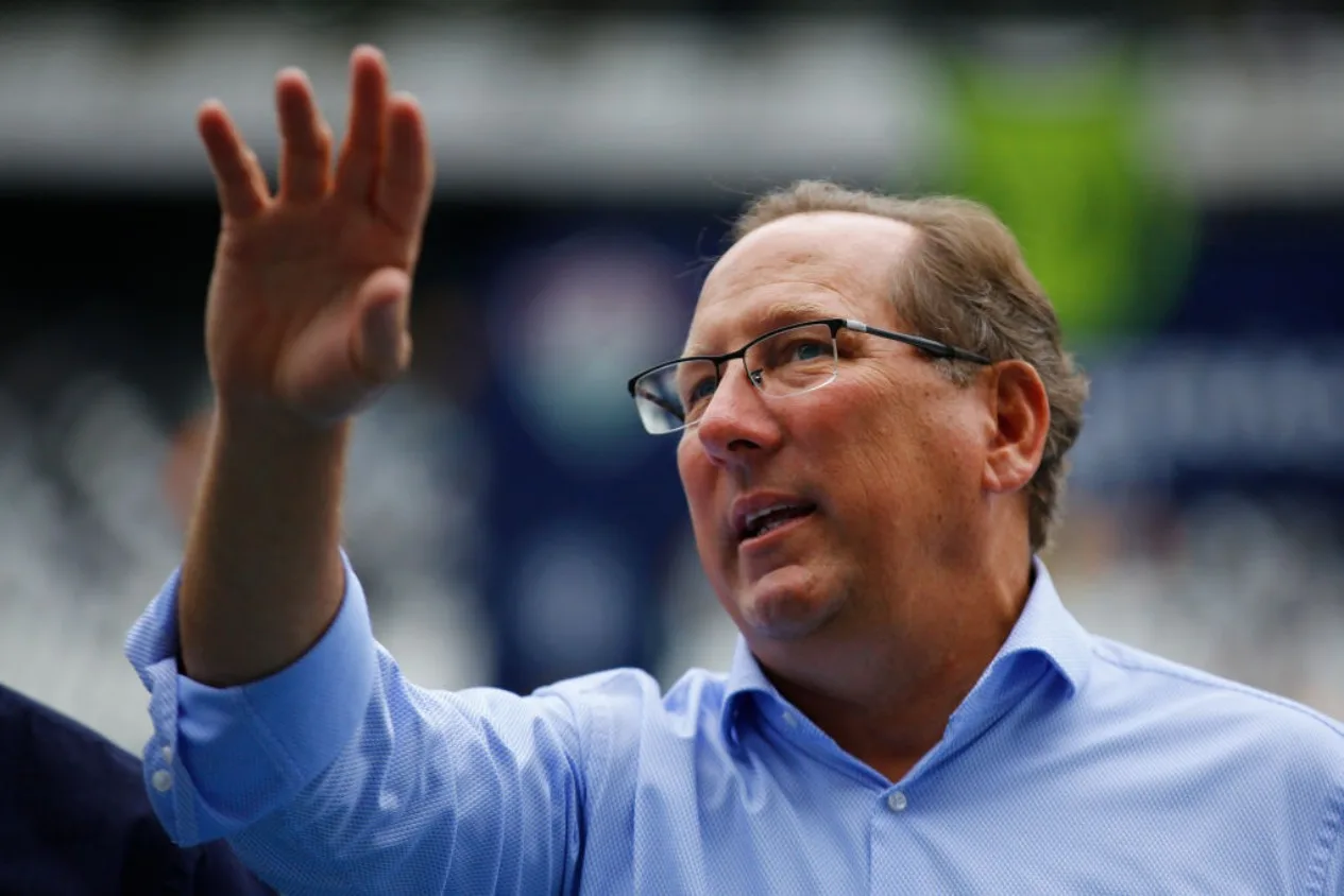 John Textor, do Botafogo dispara contra veto a gramado sintético: “Grama diferente”