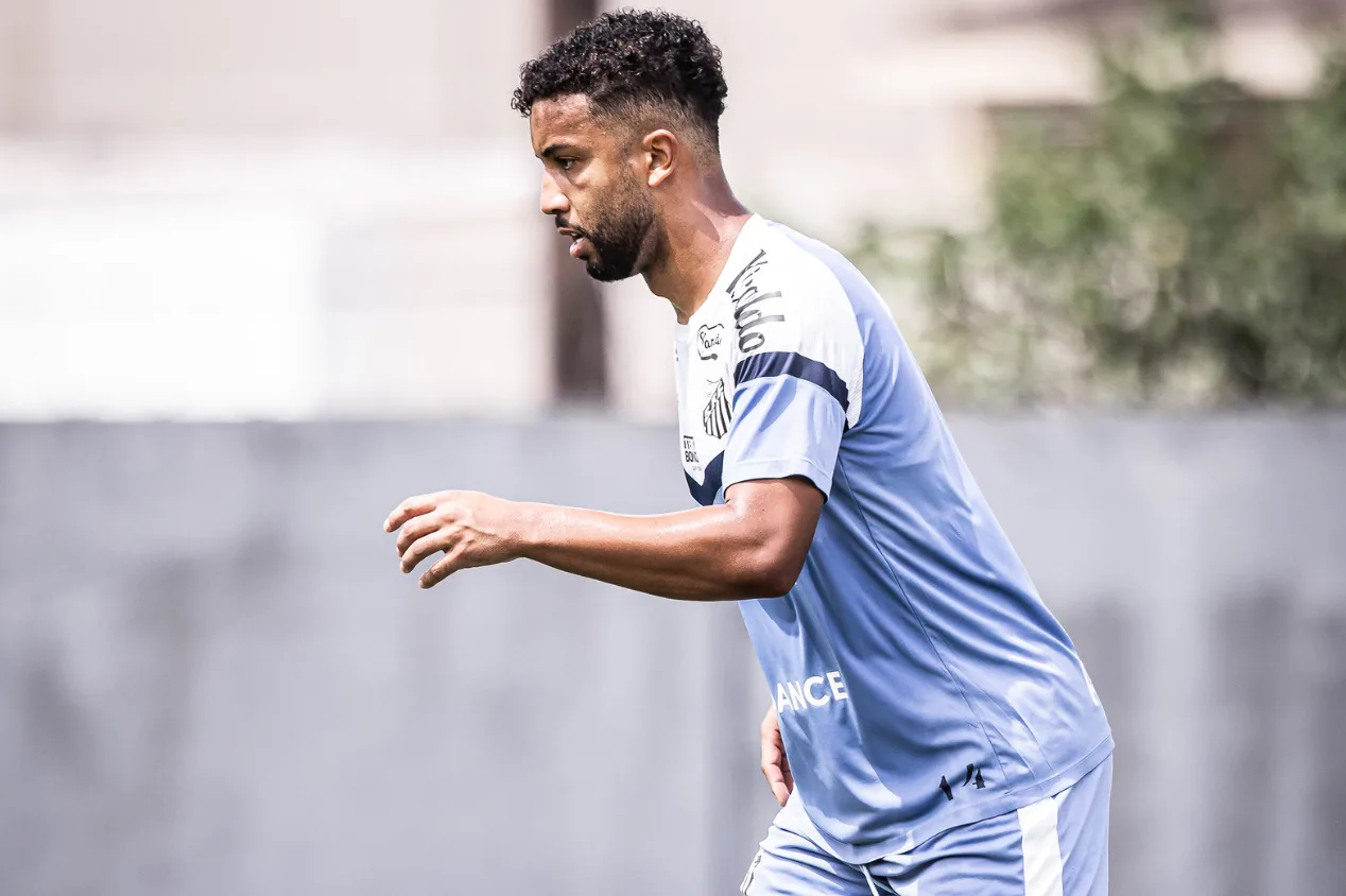 Santos volta a avaliar devolução de lateral ao Palmeiras
