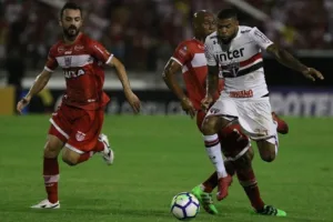 Ex-SPFC vence tumor no cérebro e já pode voltar aos campos
