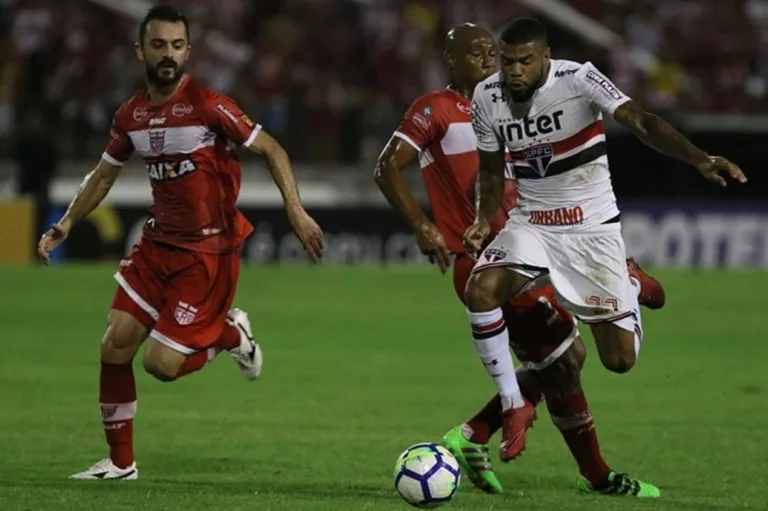 Ex-SPFC vence tumor no cérebro e já pode voltar aos campos