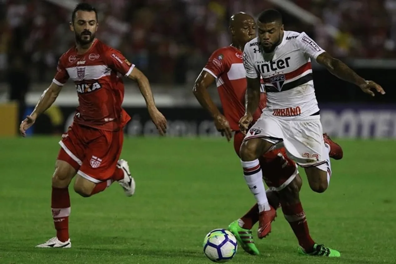 Ex-SPFC vence tumor no cérebro e já pode voltar aos campos