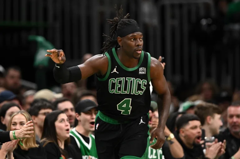 NBA: LeBron James afirma que os Celtics pagaram “pouco” por Jrue Holiday
