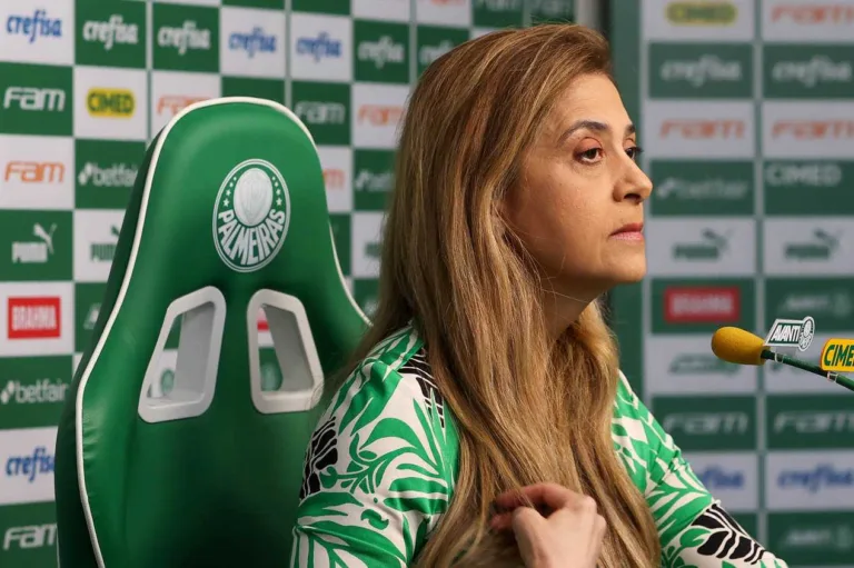 Nicola abre o jogo sobre cobrança de Leila Pereira dentro do Palmeiras