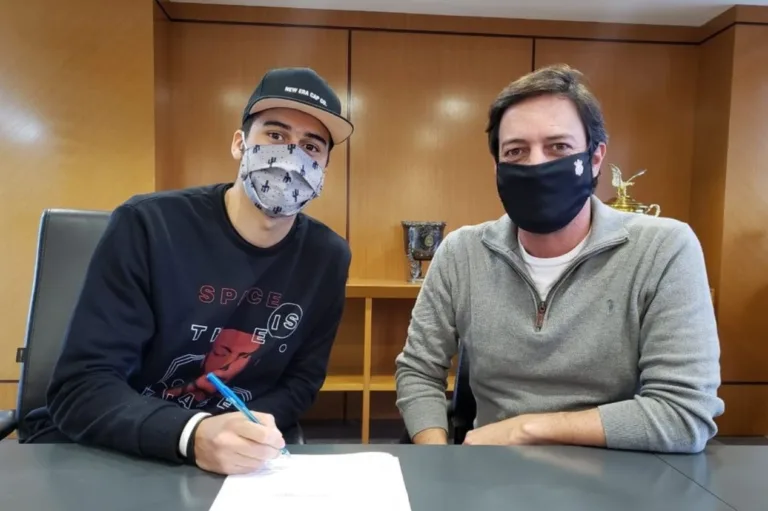 Craque Neto detona antiga diretoria do Corinthians por contrato milionário de ex-zagueiro