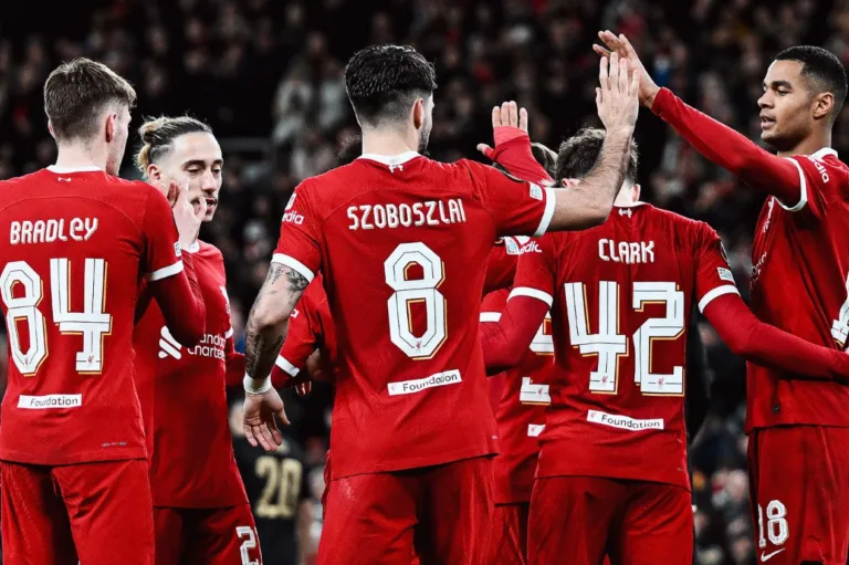 Liverpool tem nove desfalques contra o Manchester United; veja lista