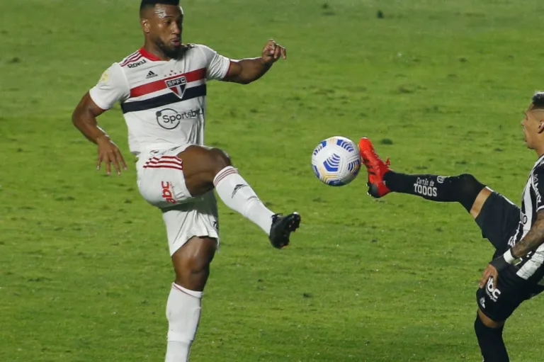 SPFC negocia empréstimo de volante ao Vitória