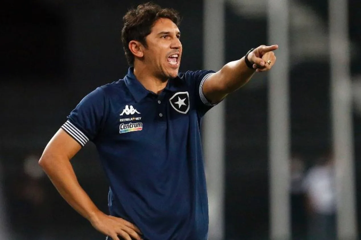 Mauro Cezar “indica” treinador ao Botafogo: “Não é Lúcio Flávio” 