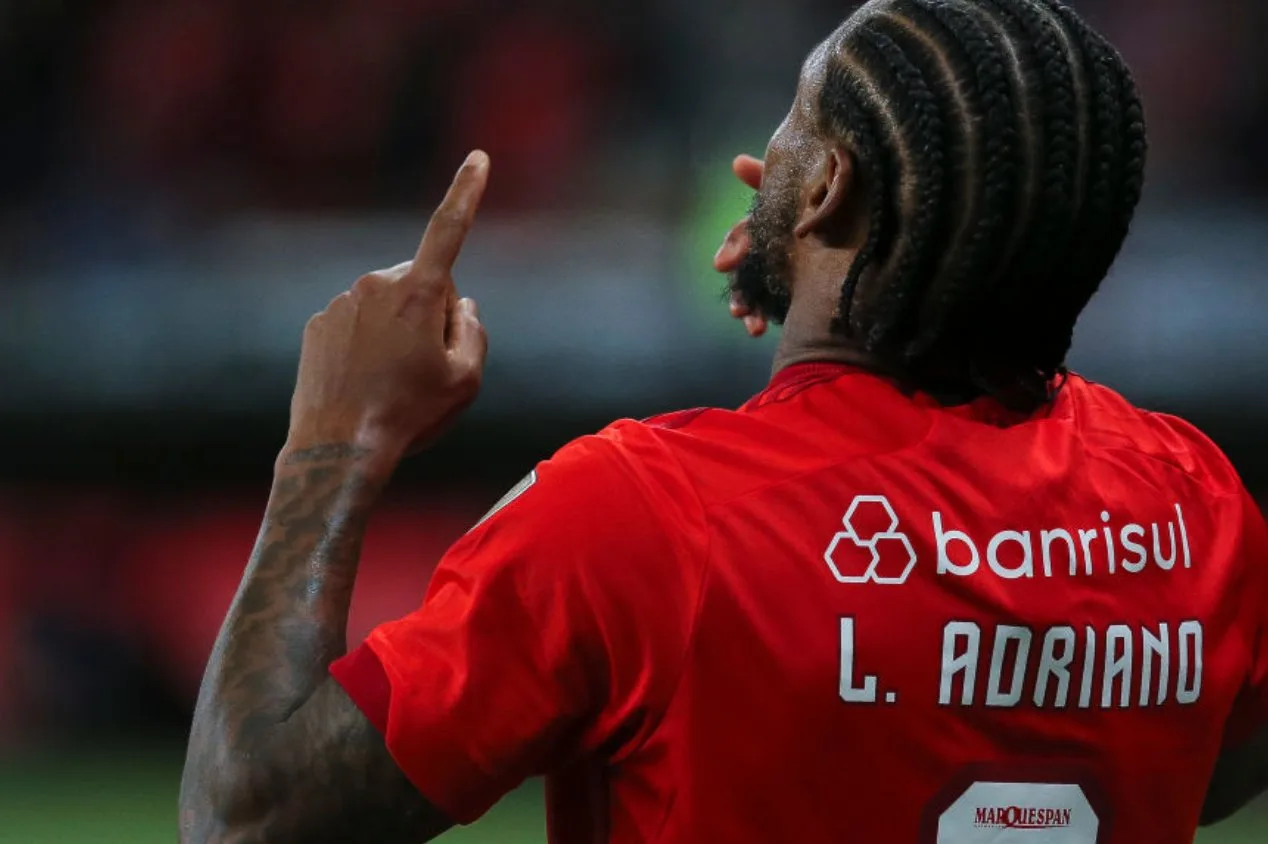 Alvo do Vitória, Luiz Adriano tem contrato rescindido no Internacional