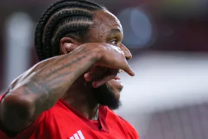 Luiz Adriano, Jean Mota e mais: na Série A, Vitória agita o mercado da bola