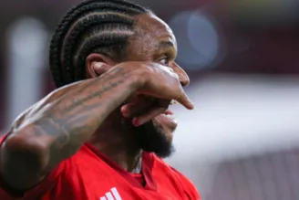 Luiz Adriano é uma das 20 contratações do Vitória