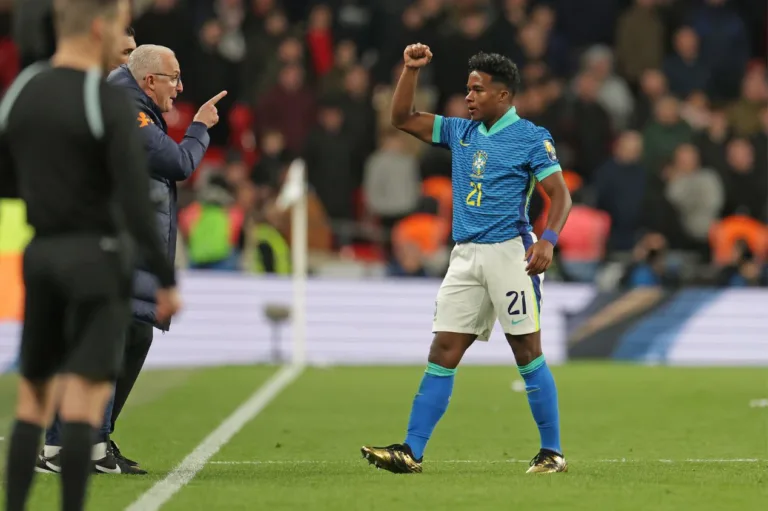 Mano pede saída de atacante na seleção brasileira: “Endrick é mais jogador”