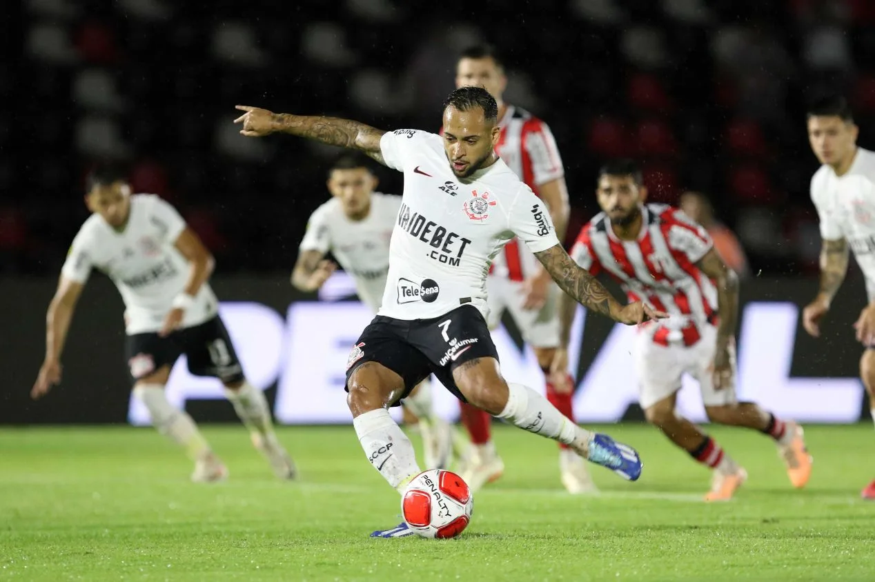 Vessoni surpreende ao falar sobre o papel de Maycon no Corinthians: “É o Rodri”