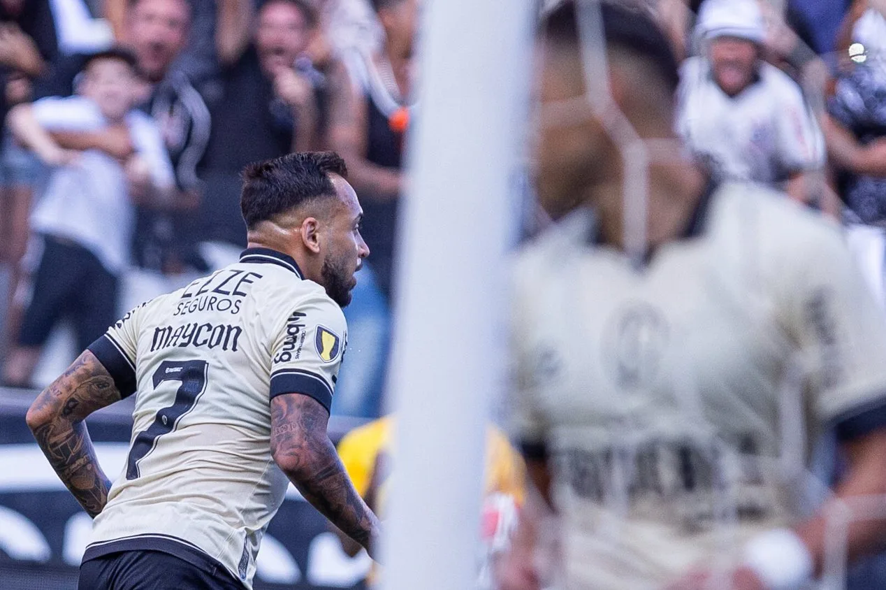 Alvo do Flamengo, Maycon opta por seguir no Corinthians