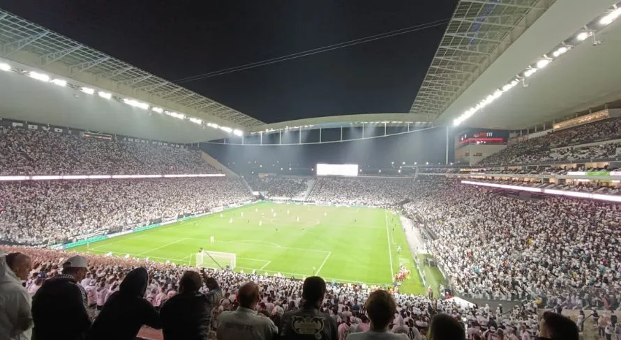 Milton Neves provoca torcedores do Corinthians: “Está abandonando?”