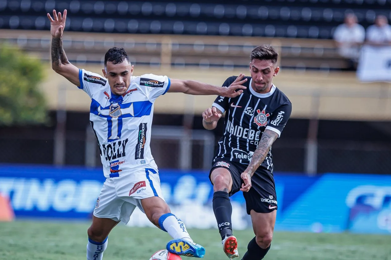 Corinthians e Botafogo negociam troca de volante por atacante; veja detalhes