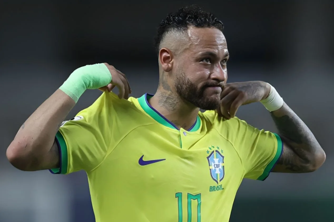 Neymar é “ignorado” em top-10 de melhores jogadores brasileiros da história; veja lista