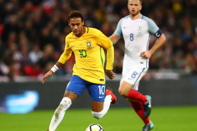 Inglaterra x Brasil voltam a se enfrentar após seis anos; relembre o último jogo