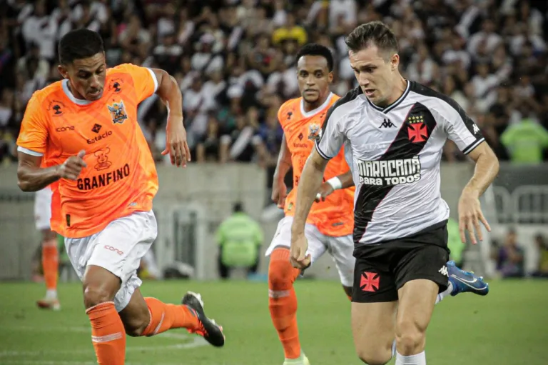 PVC aponta classificado em Nova Iguaçu x Vasco e indica time com “vantagens”