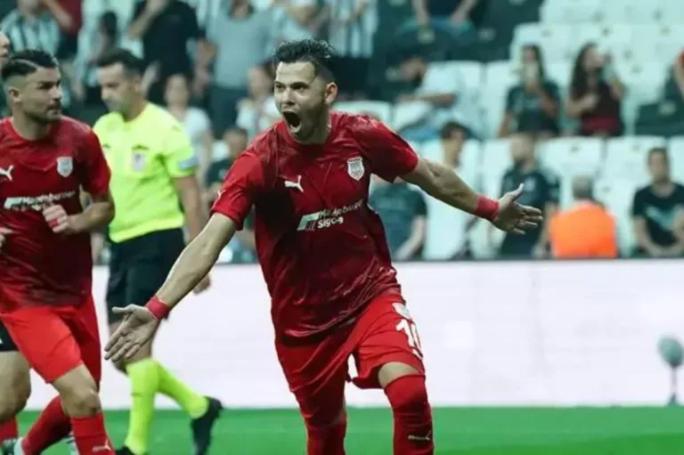 Botafogo se aproxima de Óscar Romero, irmão de Ángel, do Corinthians